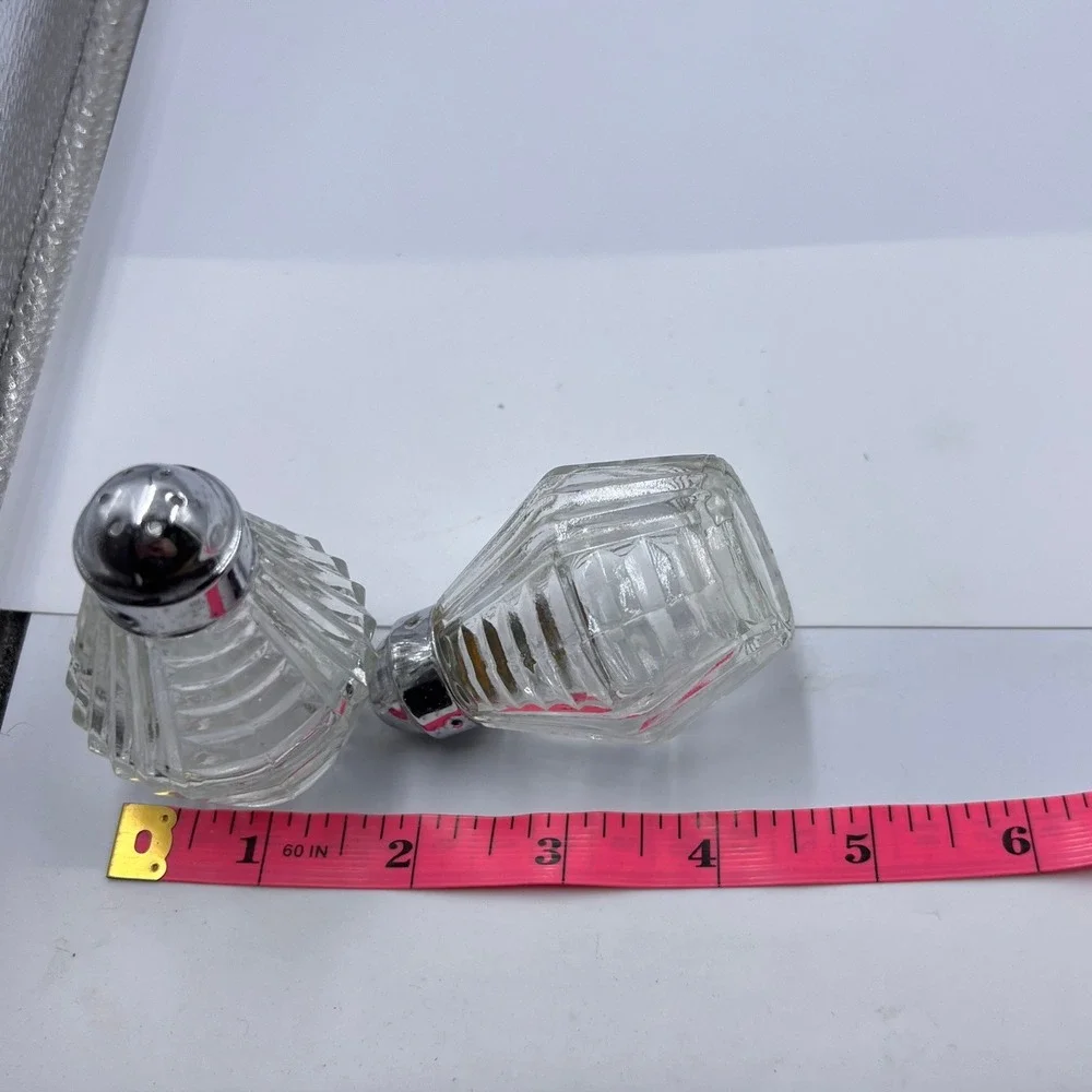 Vintage Art Deco Clear Pressed Glass Salt and Pepper Shakers Chrome Lids Ribbed‎